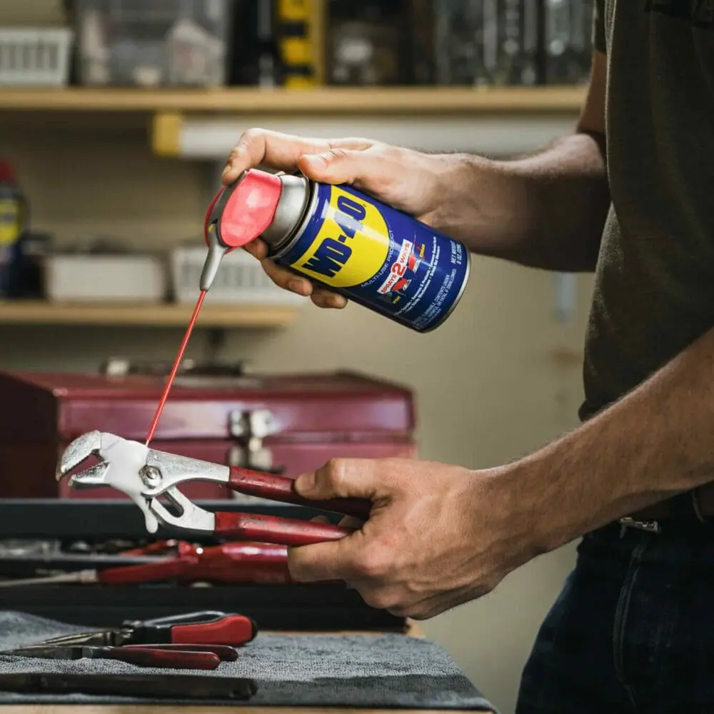 wd 40 multifunktionsprodukt zange 300dpi iso coated v2 e1717148464387.jpg